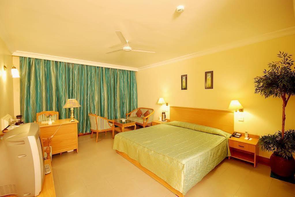 The Grand Regency Hotel Райкот Екстериор снимка
