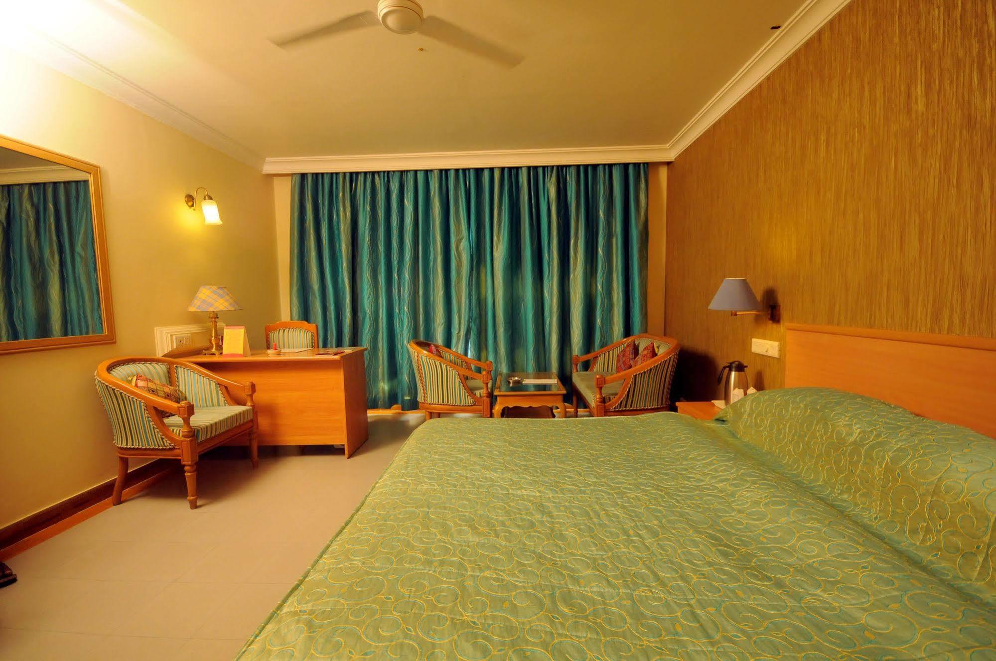 The Grand Regency Hotel Райкот Екстериор снимка