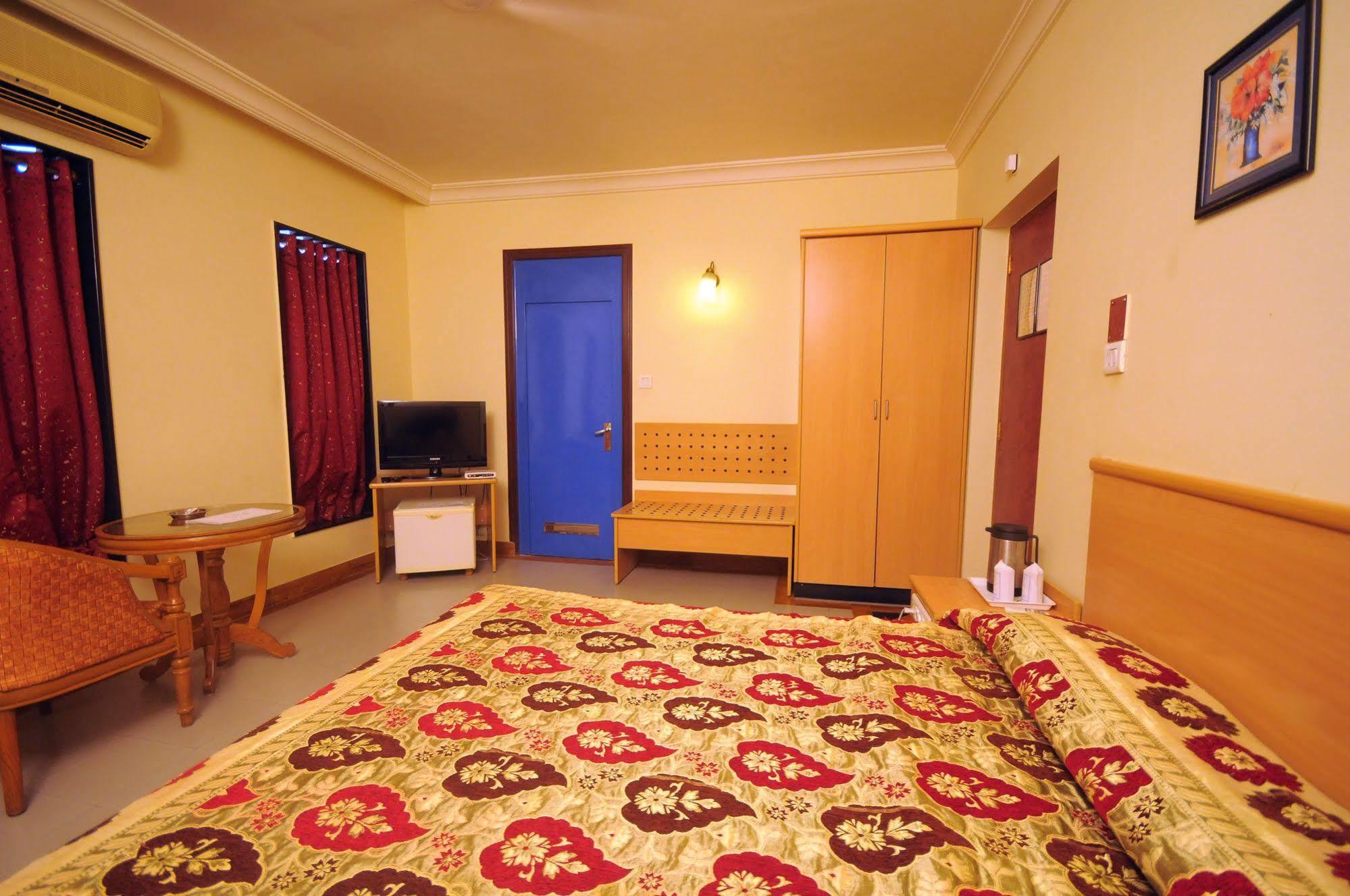 The Grand Regency Hotel Райкот Екстериор снимка